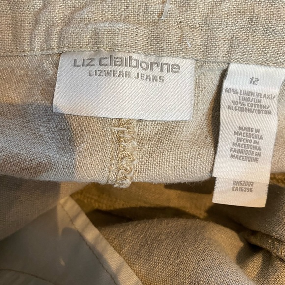 Liz Claiborne Beige Linen Cotton High Rise Shorts Says Size 12 fits 8 - Picture 3 of 3